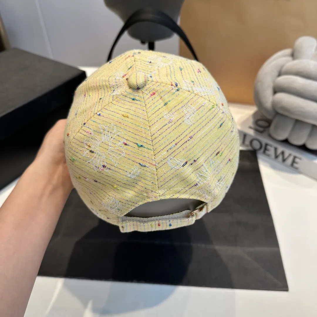 P56 Crow Heart 🆕🆕New baseball cap, personalized fashion classic cross logo, casual with a cool feeling, unisex style, same style for men and women! Very easy to match! Head circumference: 56-58cm is available